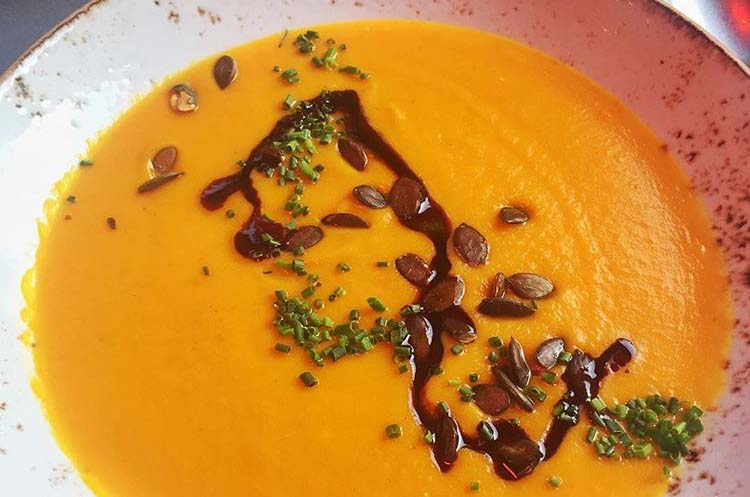 Kürbissuppe Gelb Teller Demo